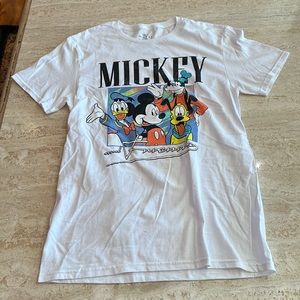 Womens Disney Mickey's Friends  T-Shirt (size SMaLL)